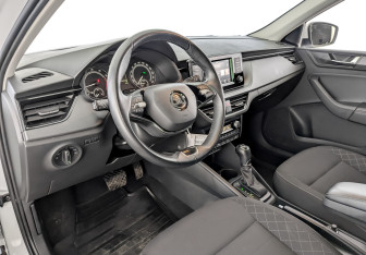 Подержанный автомобиль Skoda Rapid Liftback 2022 года (16 фото)