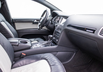 Подержанный автомобиль Audi Q7 2013 года (9 фото)