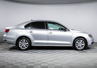Подержанный автомобиль Volkswagen Jetta Sedan 2013 года (4 фото)