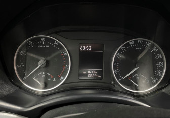 Подержанный автомобиль Skoda Octavia Liftback 2012 года (12 фото)