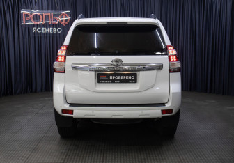 Подержанный автомобиль Toyota Land Cruiser Prado 2014 года (6 фото)
