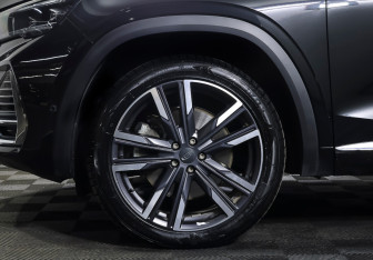 Подержанный автомобиль Geely Monjaro 2023 года (26 фото)