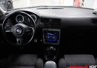 Подержанный автомобиль Volkswagen Bora Sedan 2001 года (11 фото)