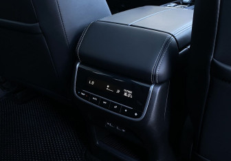 Подержанный автомобиль GAC GS8 2023 года (27 фото)