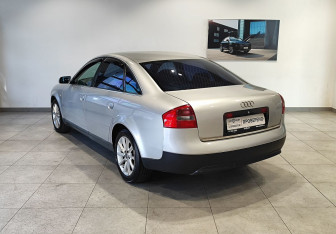 Подержанный автомобиль Audi A6 Sedan 2001 года (7 фото)