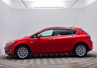 Подержанный автомобиль Opel Astra Hatchback 2013 года (8 фото)