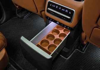 Подержанный автомобиль LiXiang L9 2023 года (23 фото)