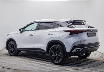 Подержанный автомобиль Omoda C5 2024 года (3 фото)