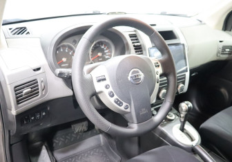 Подержанный автомобиль Nissan X-Trail 2008 года (10 фото)