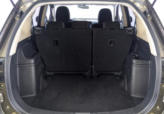 Подержанный автомобиль Mitsubishi Outlander 2015 года (10 фото)