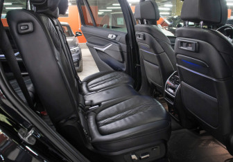 Подержанный автомобиль BMW X7 2021 года (16 фото)