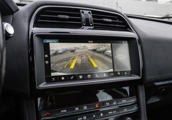 Подержанный автомобиль Jaguar F-Pace 2020 года (20 фото)