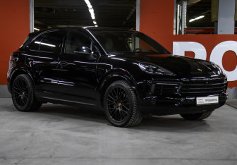 Подержанный автомобиль Porsche Cayenne 2020 года (3 фото)