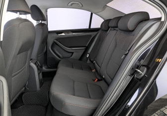 Подержанный автомобиль Volkswagen Jetta Sedan 2018 года (18 фото)