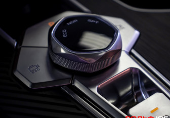 Подержанный автомобиль Changan UNI-K 2023 года (11 фото)