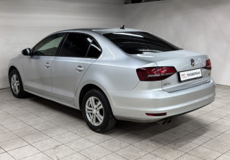 Подержанный автомобиль Volkswagen Jetta Sedan 2016 года (7 фото)