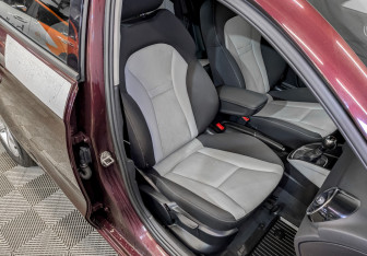 Подержанный автомобиль Audi A1 2012 года (22 фото)