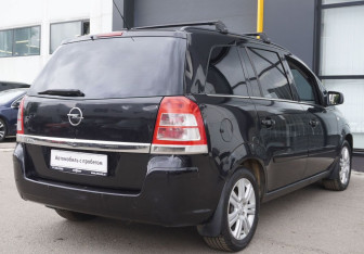 Подержанный автомобиль Opel Zafira Compactvan 2010 года (5 фото)