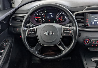 Подержанный автомобиль Kia Sorento 2018 года (22 фото)