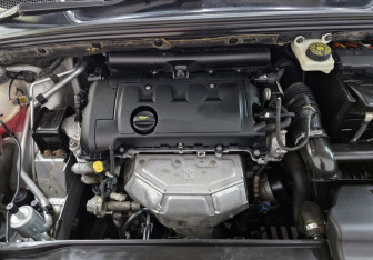 Подержанный автомобиль Citroen C4 Hatchback 2014 года (9 фото)