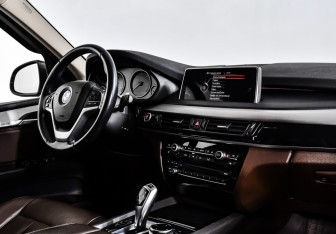 Подержанный автомобиль BMW X5 2014 года (9 фото)