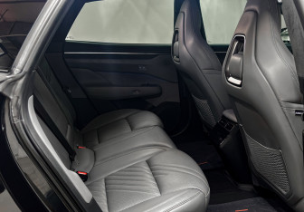 Подержанный автомобиль Zeekr 001 2024 года (14 фото)