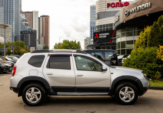 Подержанный автомобиль Renault Duster 2012 года (3 фото)