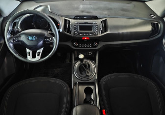 Подержанный автомобиль Kia Sportage 2011 года (9 фото)