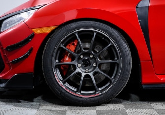 Подержанный автомобиль Honda Civic Type R Hatchback 2019 года (15 фото)