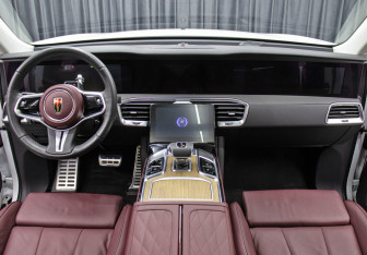 Подержанный автомобиль Hongqi E-HS9 2022 года (16 фото)