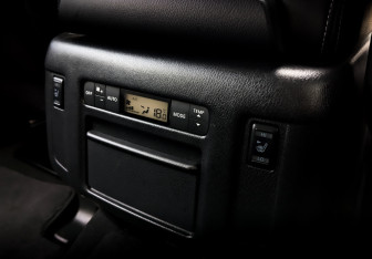 Подержанный автомобиль Infiniti QX80 2016 года (28 фото)