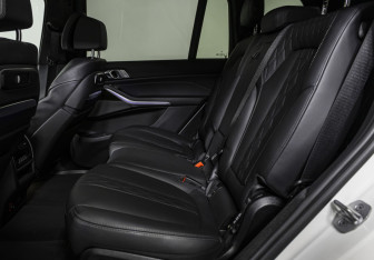 Подержанный автомобиль BMW X7 2023 года (17 фото)