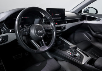 Подержанный автомобиль Audi A4 Sedan 2021 года (14 фото)