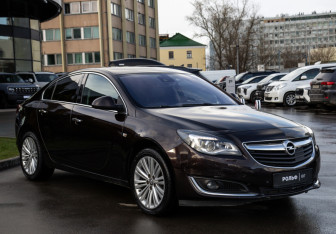 Подержанный автомобиль Opel Insignia Liftback 2014 года (2 фото)