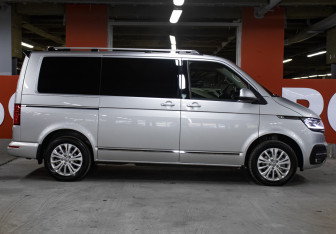 Подержанный автомобиль Volkswagen Caravelle 2021 года (4 фото)