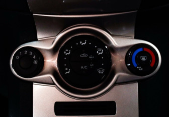 Подержанный автомобиль Ford Fiesta Hatchback 2012 года (9 фото)