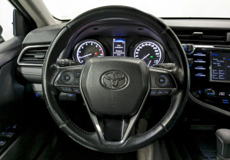 Подержанный автомобиль Toyota Camry Sedan 2019 года (27 фото)