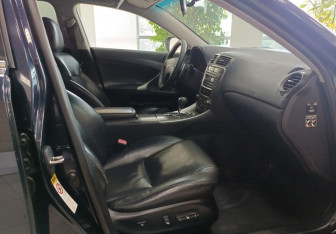 Подержанный автомобиль Lexus IS Sedan 2007 года (17 фото)