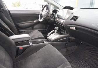 Подержанный автомобиль Honda Civic Sedan 2008 года (11 фото)