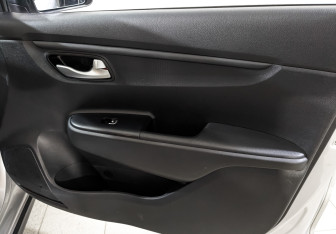 Подержанный автомобиль Kia Rio Hatchback 2021 года (21 фото)