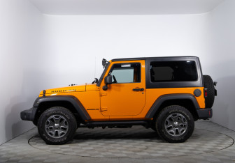 Подержанный автомобиль Jeep Wrangler 2012 года (8 фото)