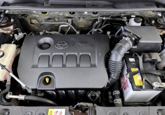Подержанный автомобиль Toyota RAV4 2017 года (9 фото)
