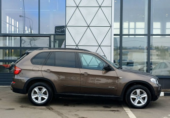 Подержанный автомобиль BMW X5 2010 года (4 фото)