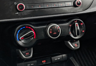 Подержанный автомобиль Kia Rio Hatchback 2021 года (20 фото)