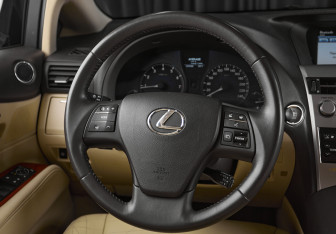 Подержанный автомобиль Lexus RX 2010 года (16 фото)