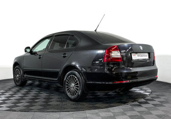 Подержанный автомобиль Skoda Octavia Liftback 2010 года (7 фото)
