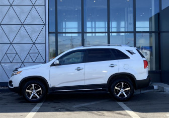 Подержанный автомобиль Kia Sorento 2012 года (8 фото)