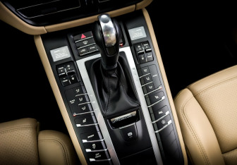 Подержанный автомобиль Porsche Macan 2020 года (27 фото)