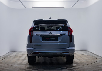 Подержанный автомобиль Mitsubishi Pajero Sport 2020 года (6 фото)