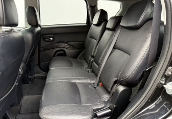Подержанный автомобиль Mitsubishi Outlander 2007 года (11 фото)